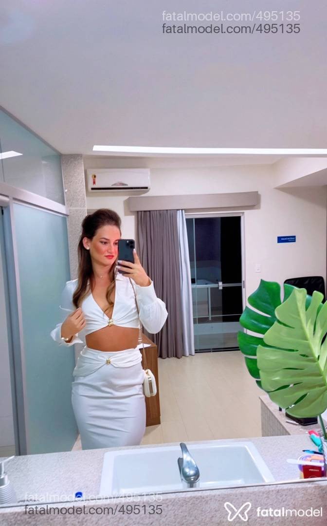 Acompanhante mulher trans com cabelo castanho de olhos mel em Pouso Alegre - Bruna Rios