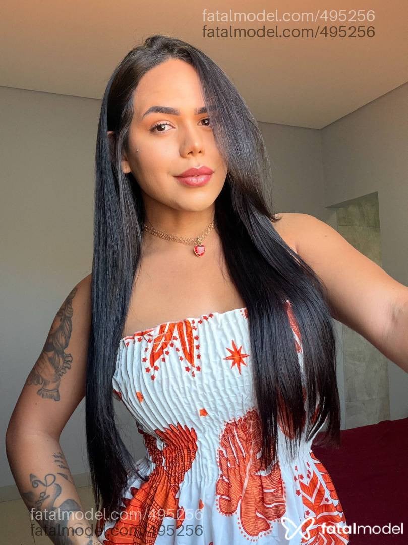 Acompanhante mulher trans com cabelo castanho de olhos castanhos - Danniely