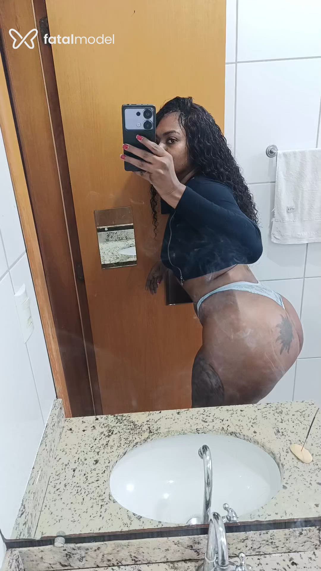 Acompanhante mulher com cabelo colorido de olhos castanhos em Sarandi - Ludmila Bitencourt