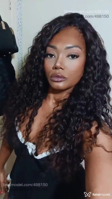 Acompanhante mulher com cabelo colorido de olhos castanhos em Sarandi - Ludmila Bitencourt