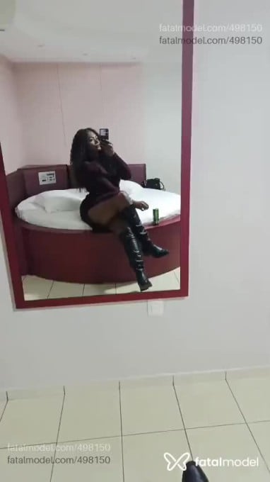 Acompanhante mulher com cabelo colorido de olhos castanhos em Sarandi - Ludmila Bitencourt