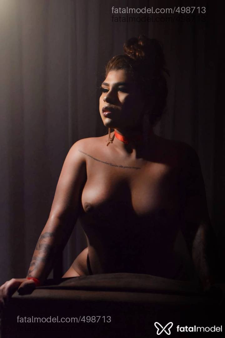 Acompanhante mulher trans ruiva (o) de olhos castanhos - Hevillyn Rodrigues
