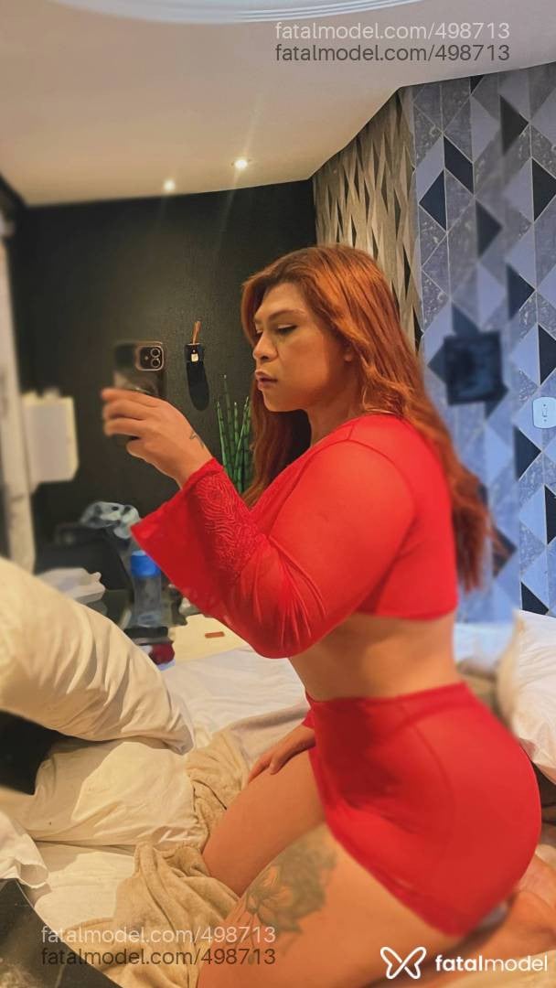 Acompanhante mulher trans ruiva (o) de olhos castanhos - Hevillyn Rodrigues