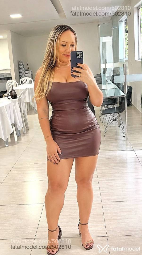 Acompanhante mulher loira (o) de olhos castanhos - Mel Dantas