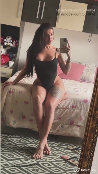 Acompanhante mulher trans com cabelo castanho de olhos castanhos em Florianópolis - Yohanna Mendonça