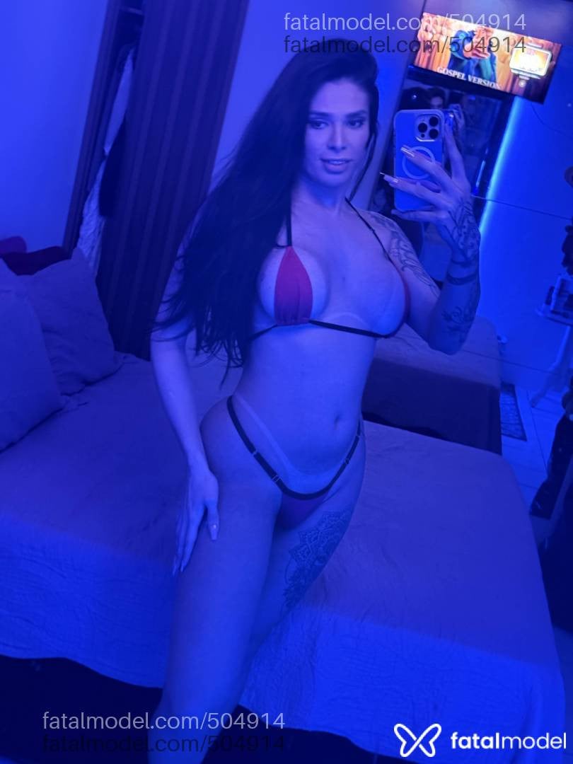 Acompanhante mulher trans com cabelo castanho de olhos castanhos - Yohanna Mendonça