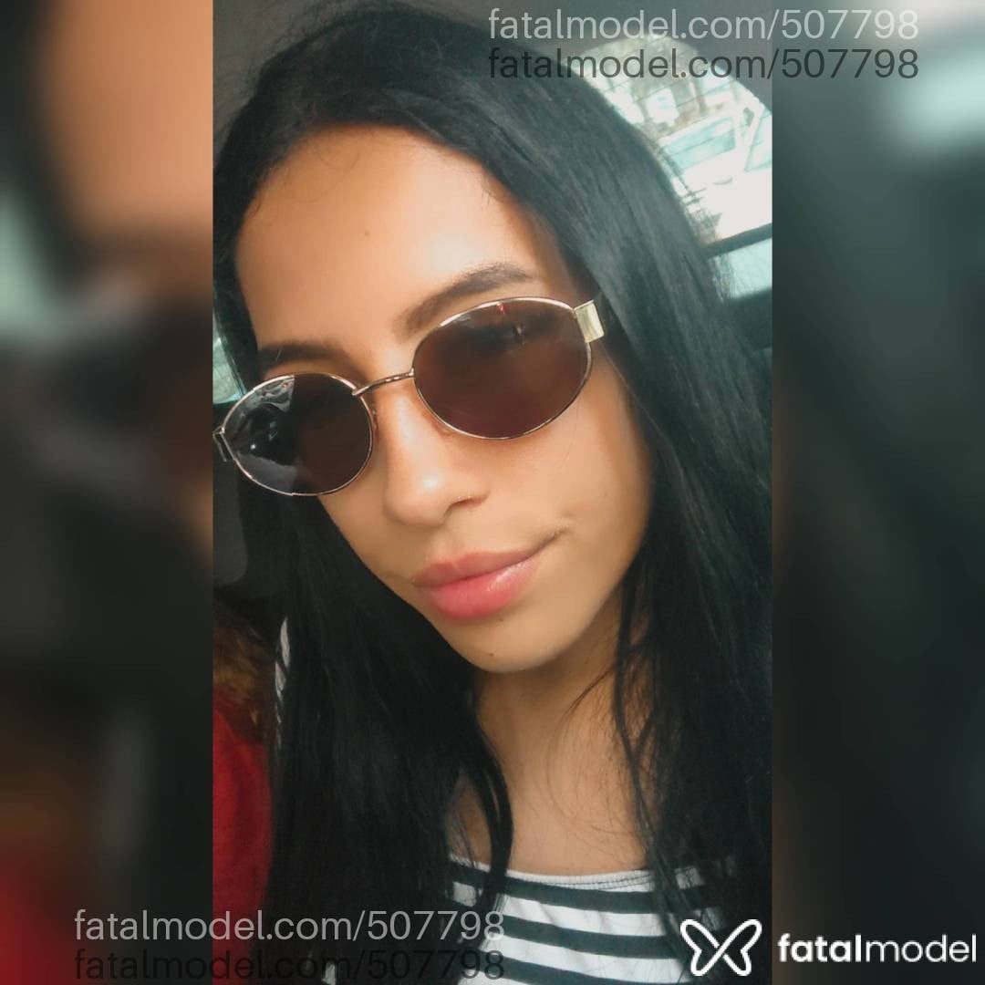 Acompanhante mulher morena (o) de olhos castanhos - Alice Kingsleigh