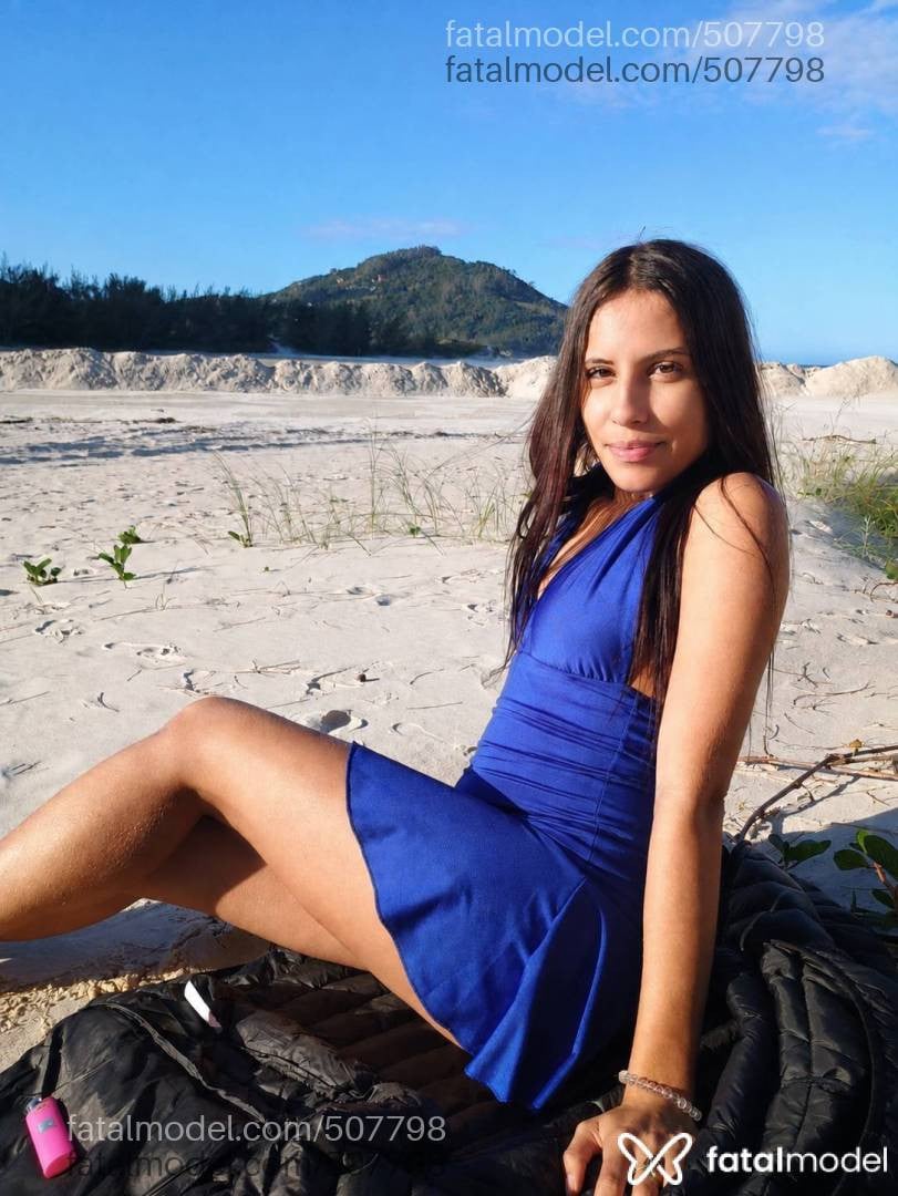 Acompanhante mulher morena (o) de olhos castanhos - Alice Kingsleigh
