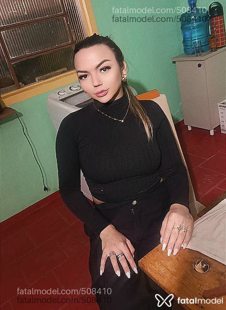 Acompanhante mulher trans com cabelo colorido de olhos castanhos - Thalita Sampaio