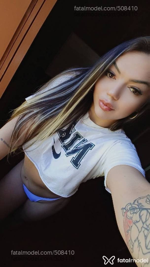 Acompanhante mulher trans com cabelo colorido de olhos castanhos em Maravilha - Thalita Sampaio