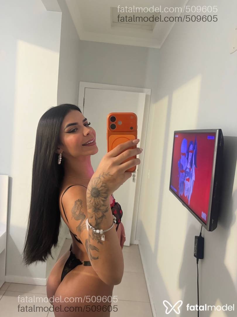 Acompanhante mulher trans morena (o) de olhos castanhos - Ana Clara Moura
