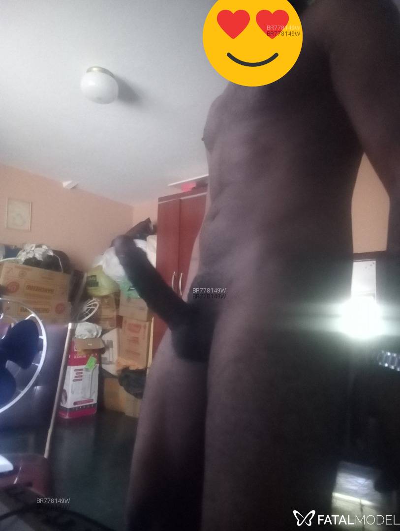 Acompanhante homem morena (o) de olhos castanhos em Betim - Negro