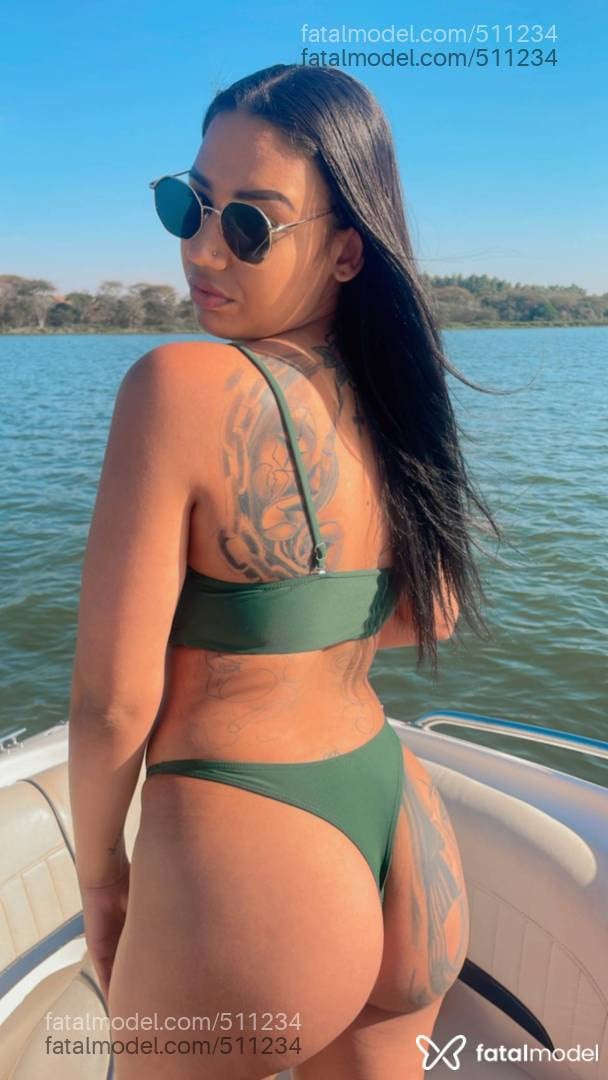 Acompanhante mulher com cabelo castanho de olhos castanhos - Raissa