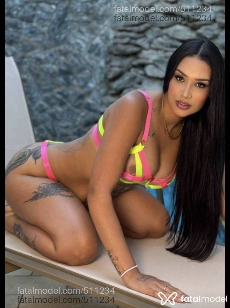 Acompanhante mulher com cabelo castanho de olhos castanhos - Raissa