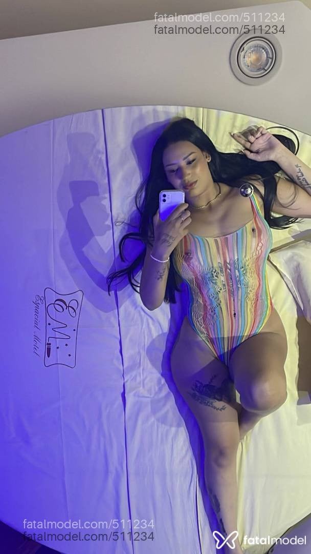 Acompanhante mulher com cabelo castanho de olhos castanhos - Raissa