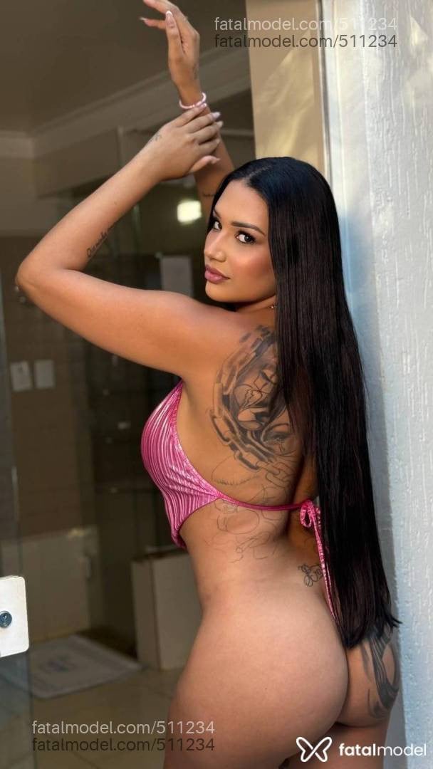 Acompanhante mulher com cabelo castanho de olhos castanhos - Raissa