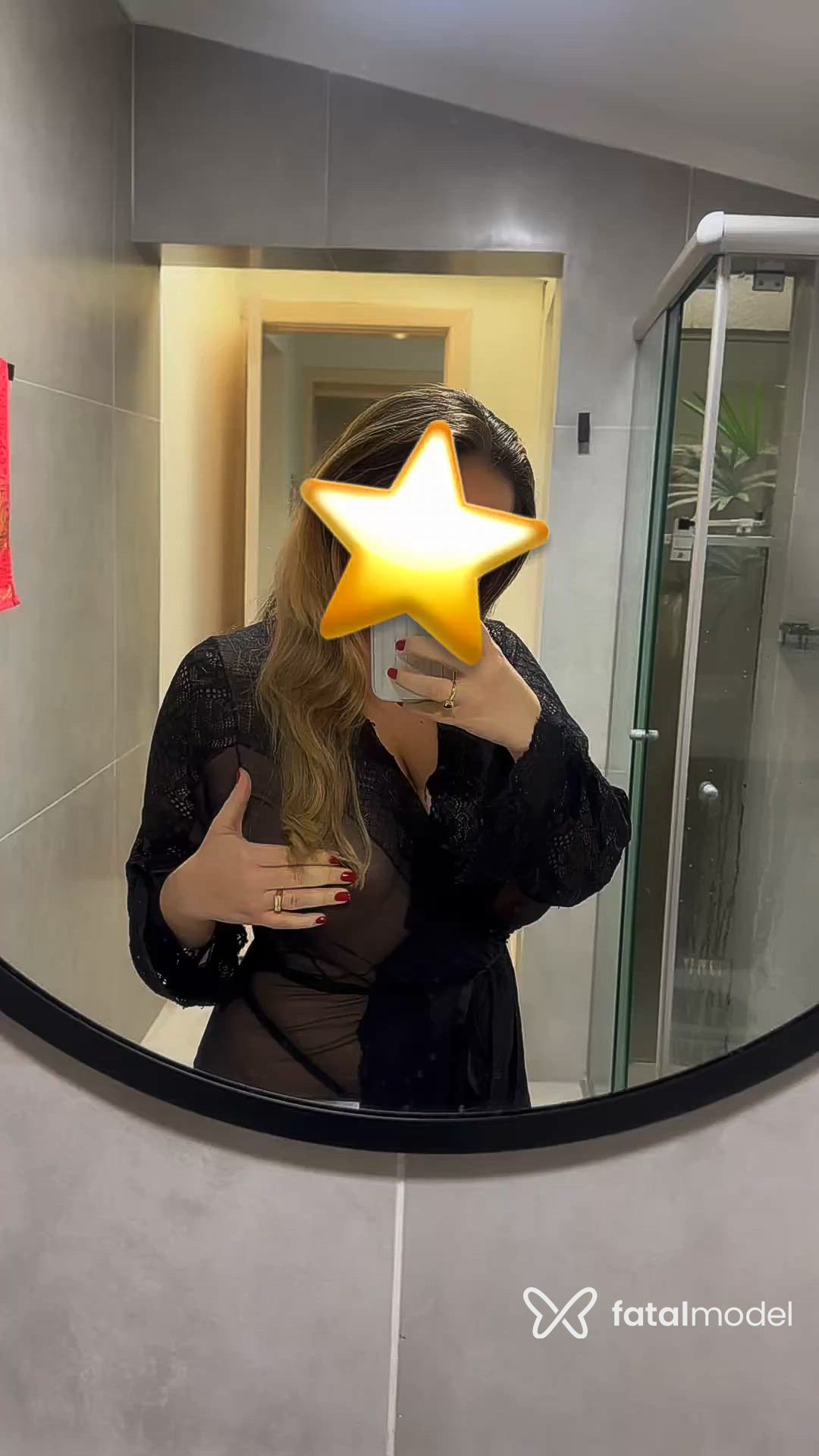 Acompanhante mulher loira (o) de olhos castanhos - Carol