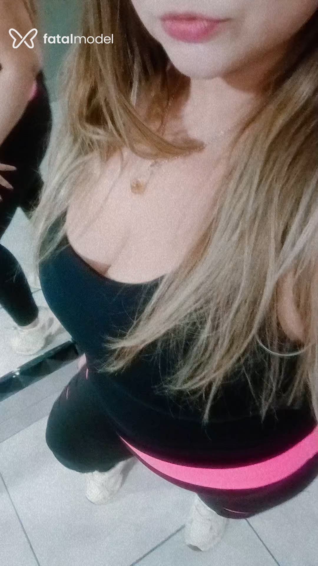Acompanhante mulher loira (o) de olhos castanhos - Suzana Lima