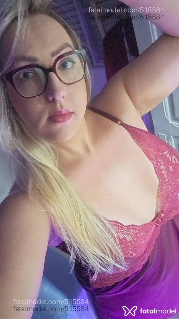 Acompanhante mulher trans loira (o) de olhos castanhos - Natalie