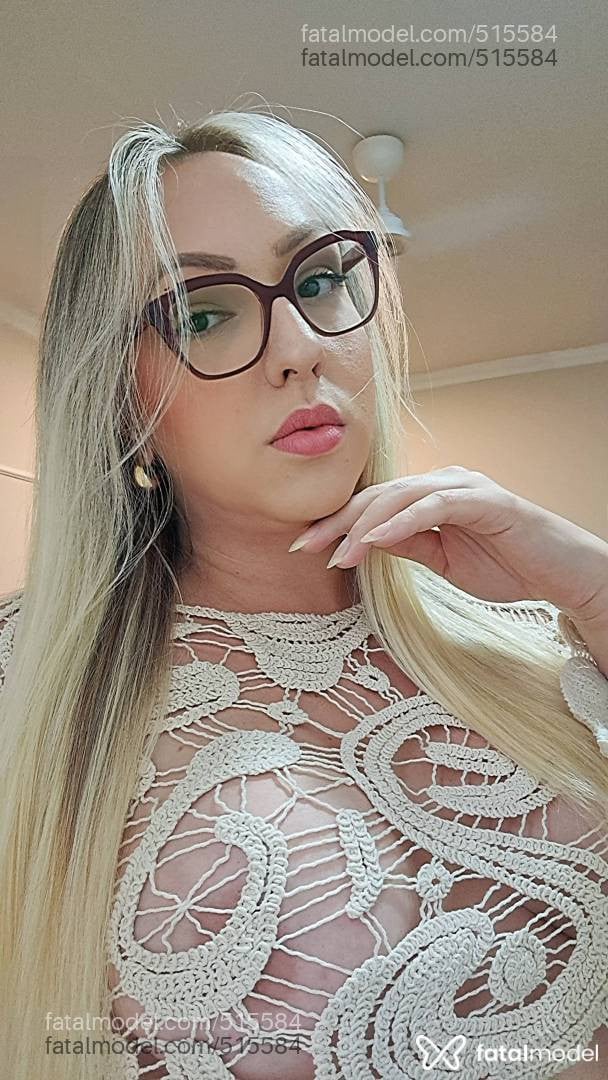 Acompanhante mulher trans loira (o) de olhos castanhos - Natalie