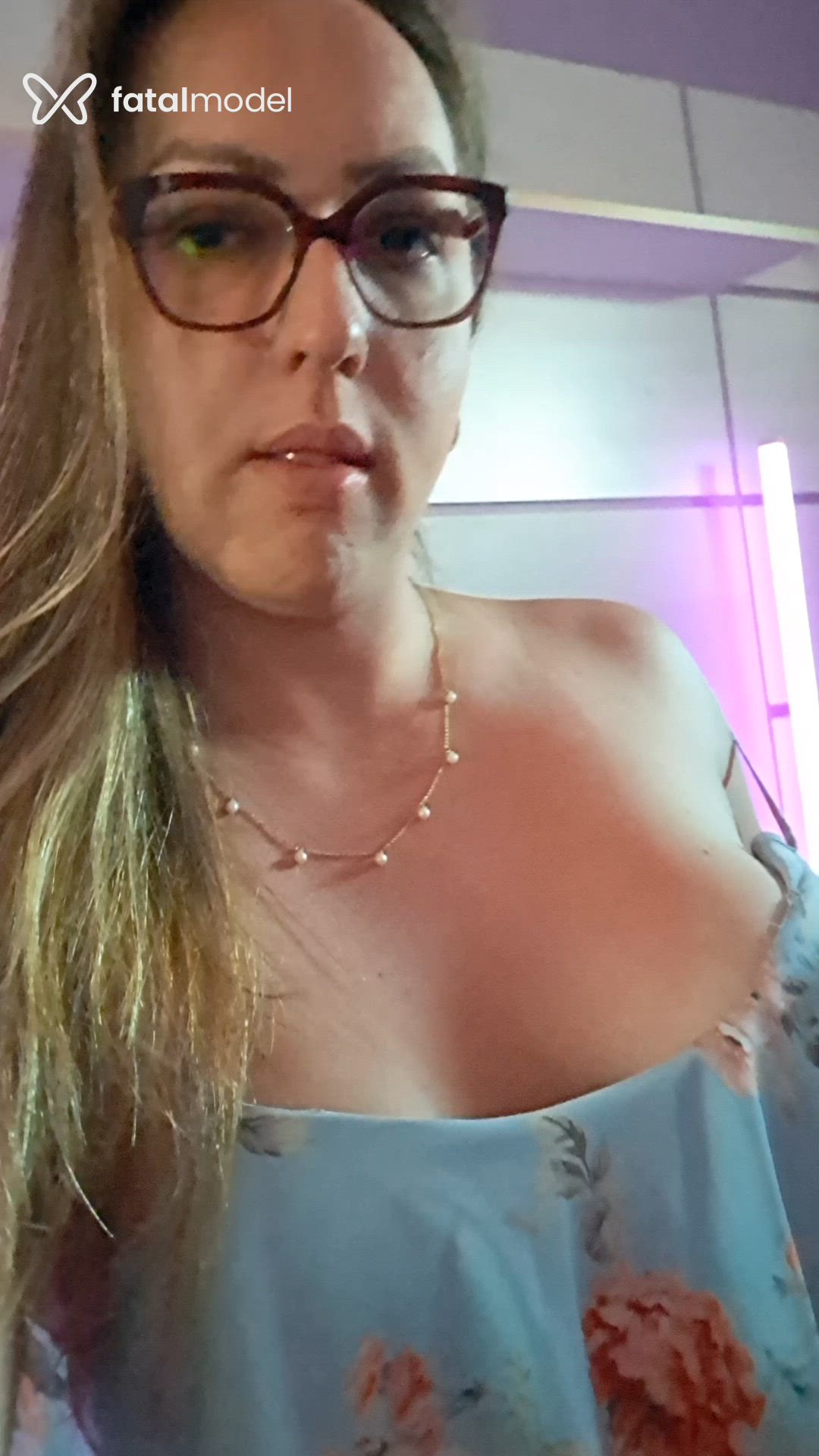 Acompanhante mulher trans loira (o) de olhos castanhos - Natalie Acompanhante mulher trans loira (o) de olhos castanhos - Natalie