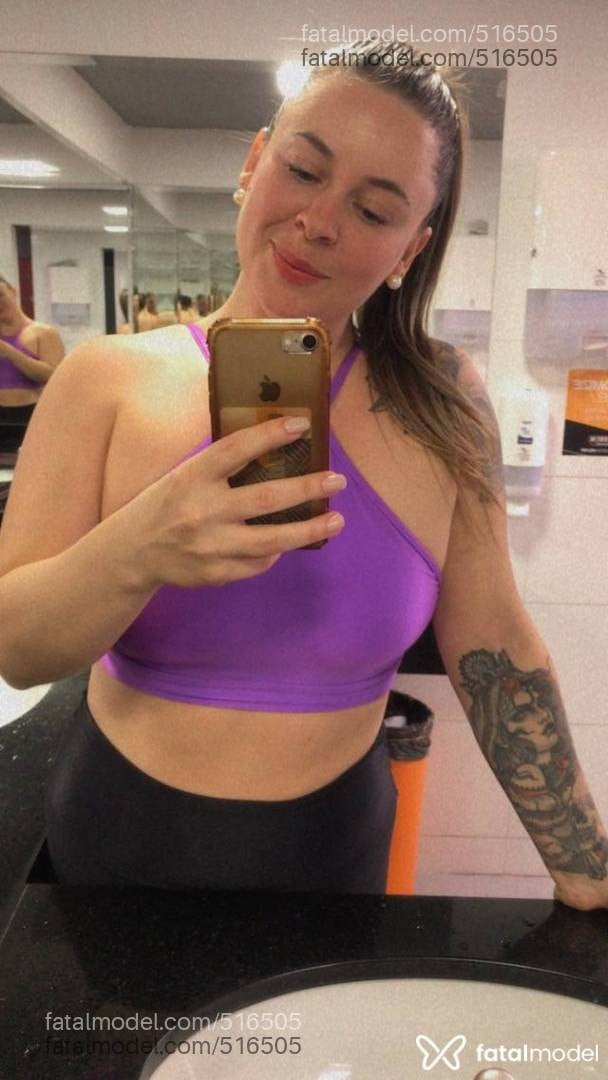Acompanhante mulher loira (o) de olhos verdes em Virtual - Priscila