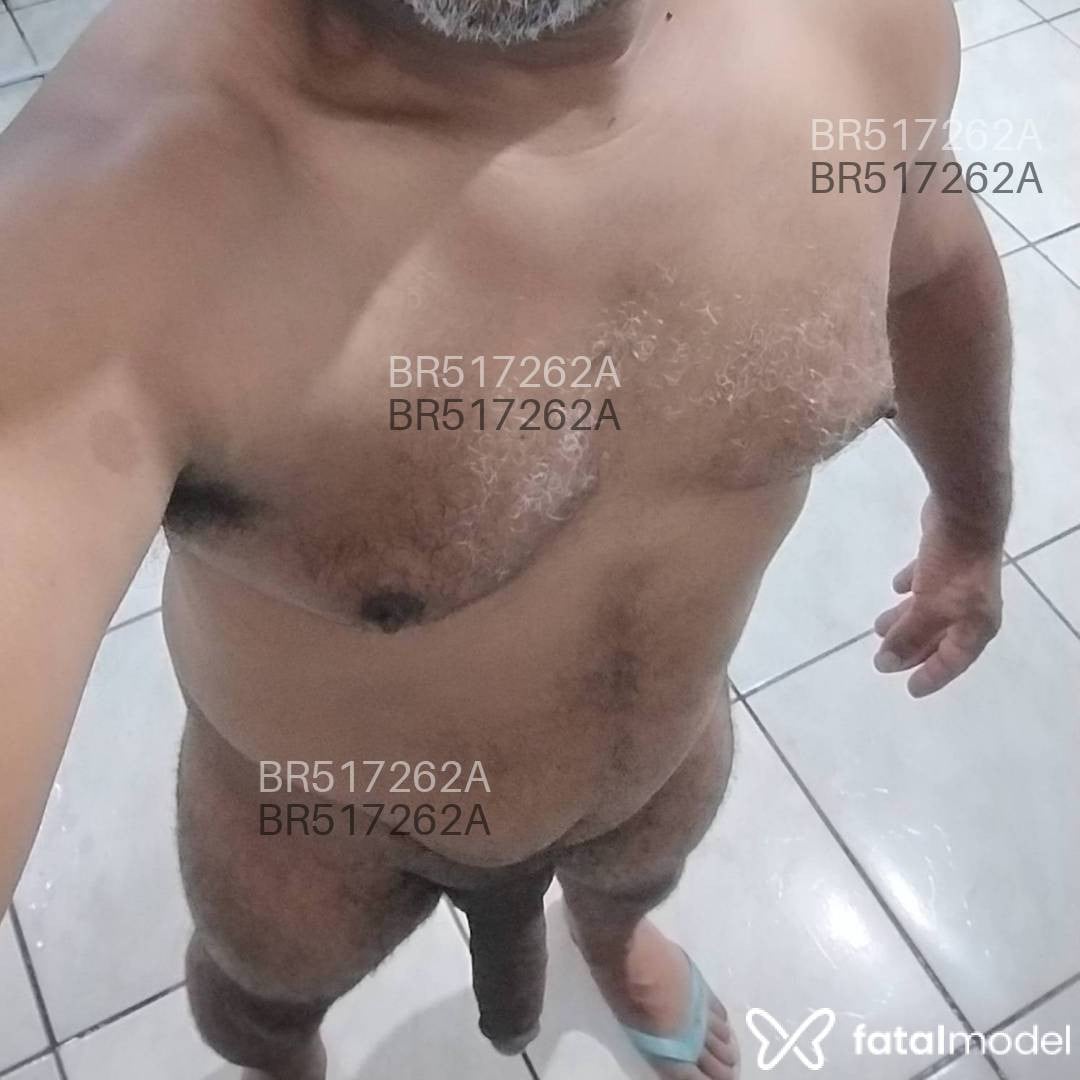 Acompanhante homem com cabelo grisalho de olhos castanhos em Novo Hamburgo - BELGA AFRICANO