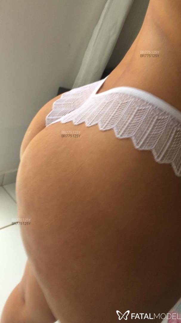 Acompanhante mulher com cabelo castanho de olhos castanhos em Governador Valadares - ARIEL