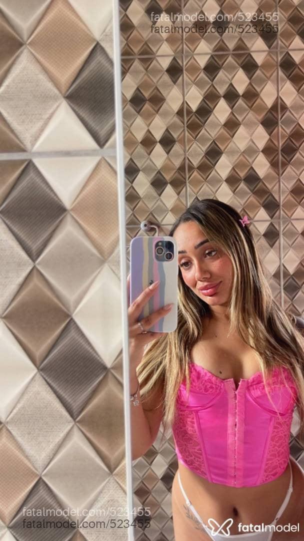 Acompanhante mulher com cabelo castanho de olhos mel - Novinhaaa