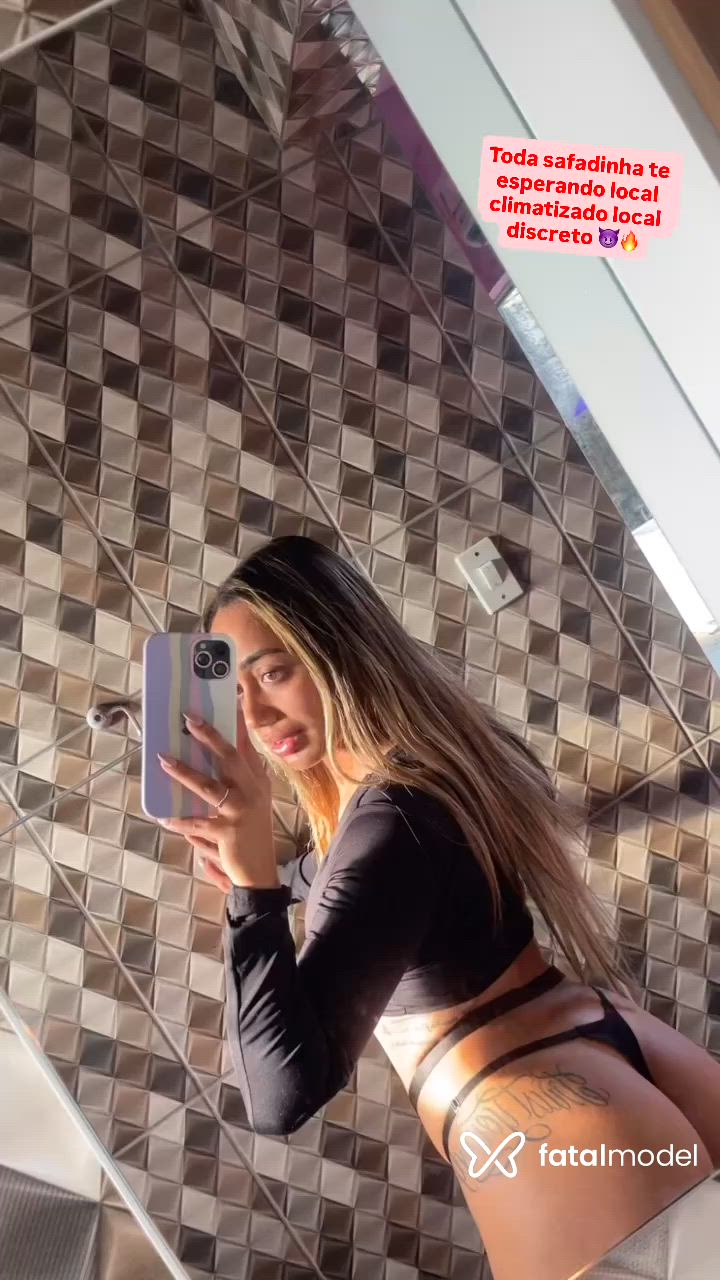 Acompanhante mulher com cabelo castanho de olhos mel - Novinhaaa