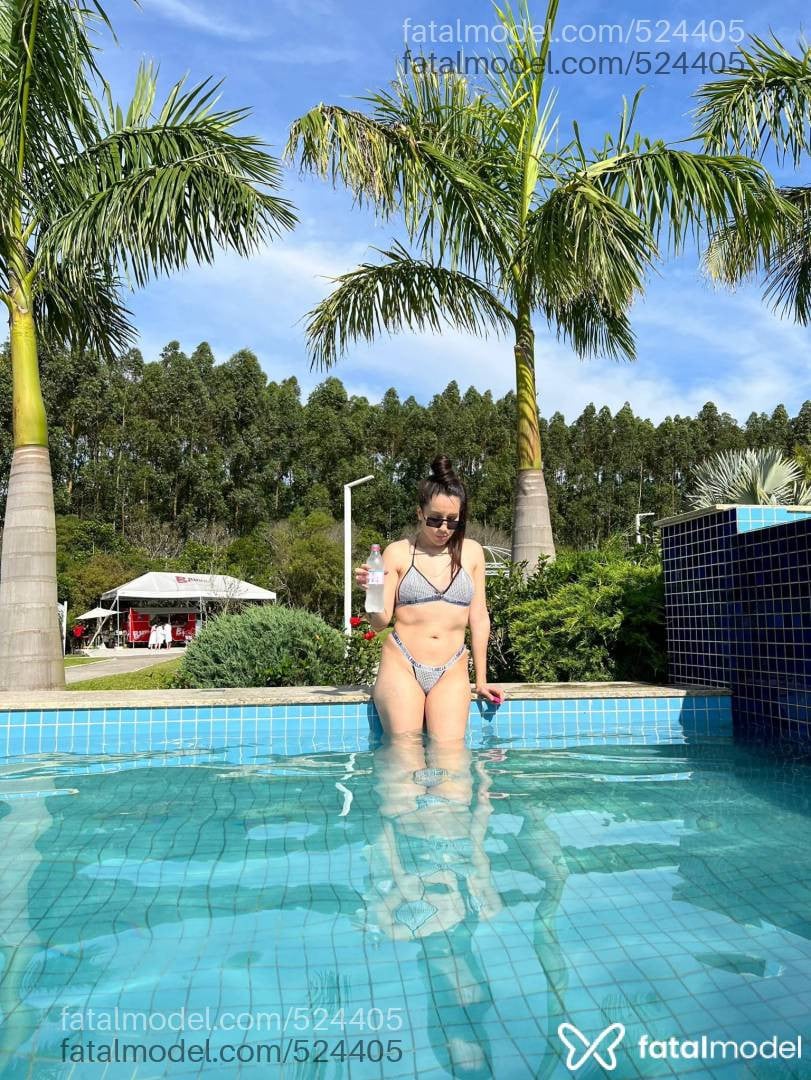 Acompanhante mulher com cabelo castanho de olhos verdes - Mariane Sulissta
