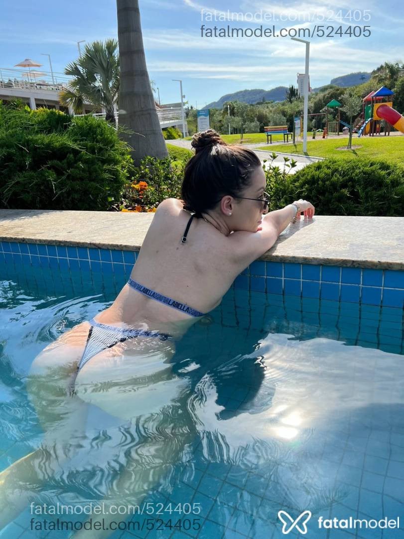 Acompanhante mulher com cabelo castanho de olhos verdes - Mariane Sulissta