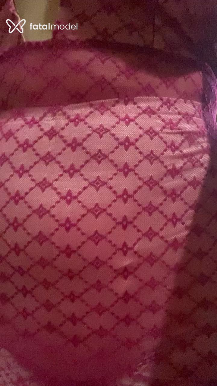 Acompanhante mulher trans com cabelo colorido de olhos pretos - Valeska