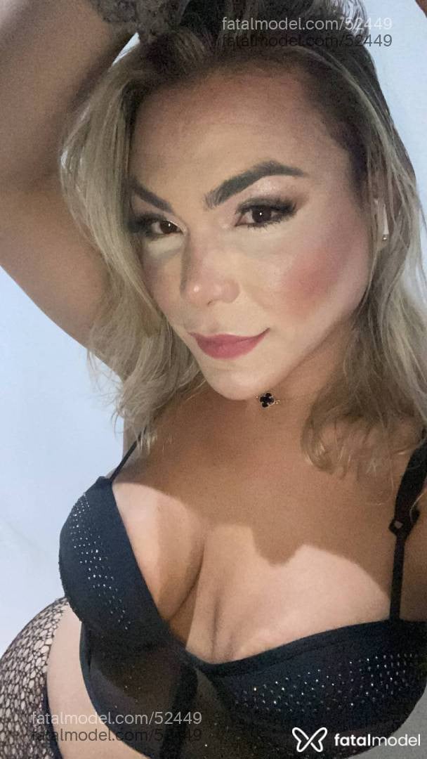 Acompanhante mulher trans com cabelo colorido de olhos pretos em Luís Eduardo Magalhães - Valeska