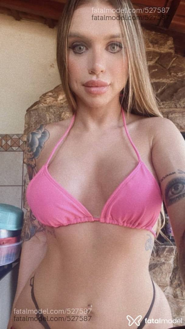Acompanhante travesti loira (o) de olhos azuis em Balneário Camboriú - Amanda Andrade