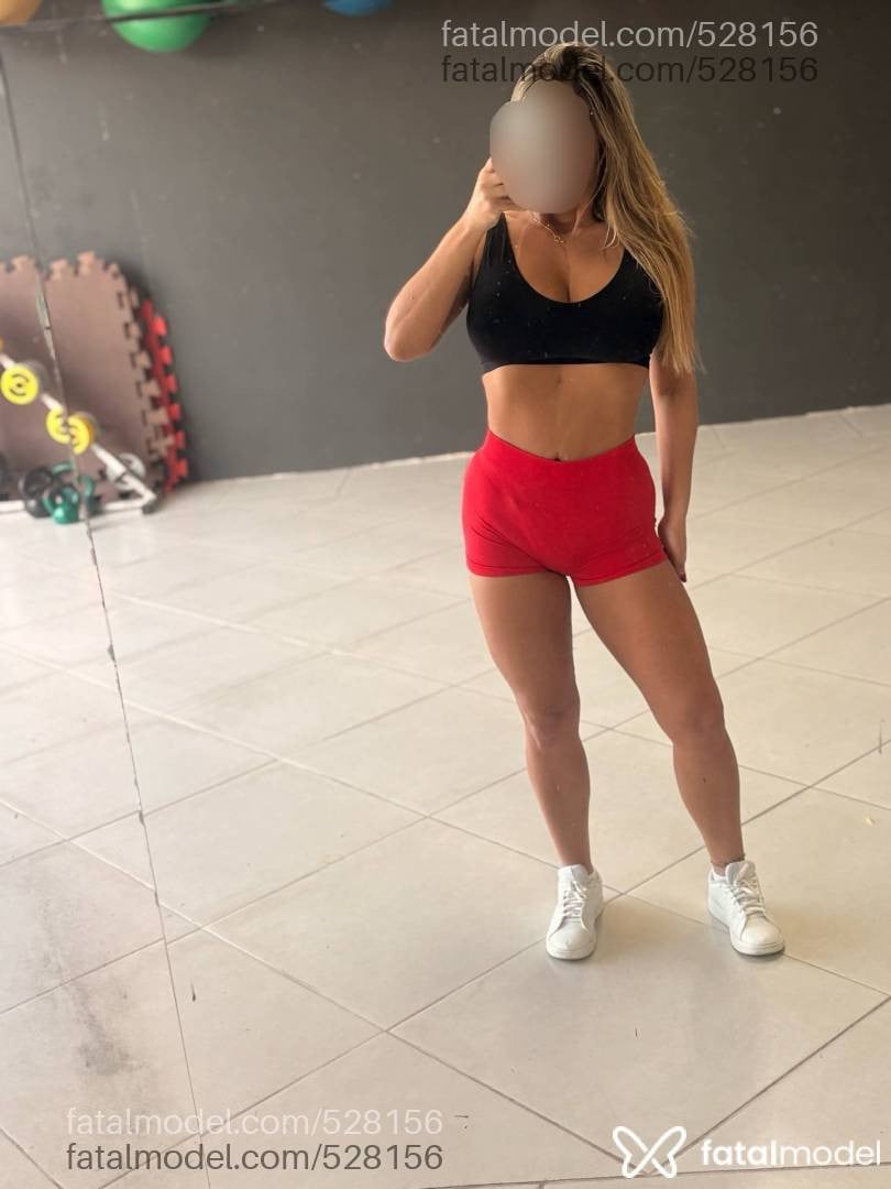 Acompanhante mulher loira (o) de olhos castanhos - Jessica