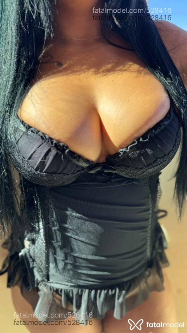 Acompanhante mulher com cabelo castanho de olhos pretos - Luiza