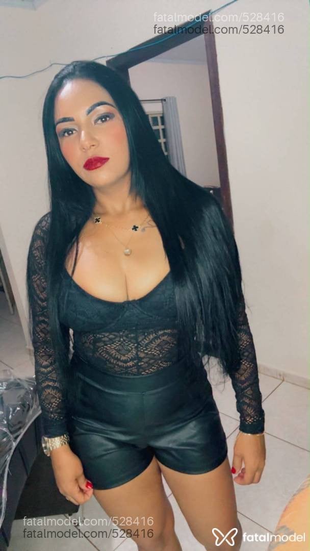 Acompanhante mulher com cabelo castanho de olhos pretos - Luiza