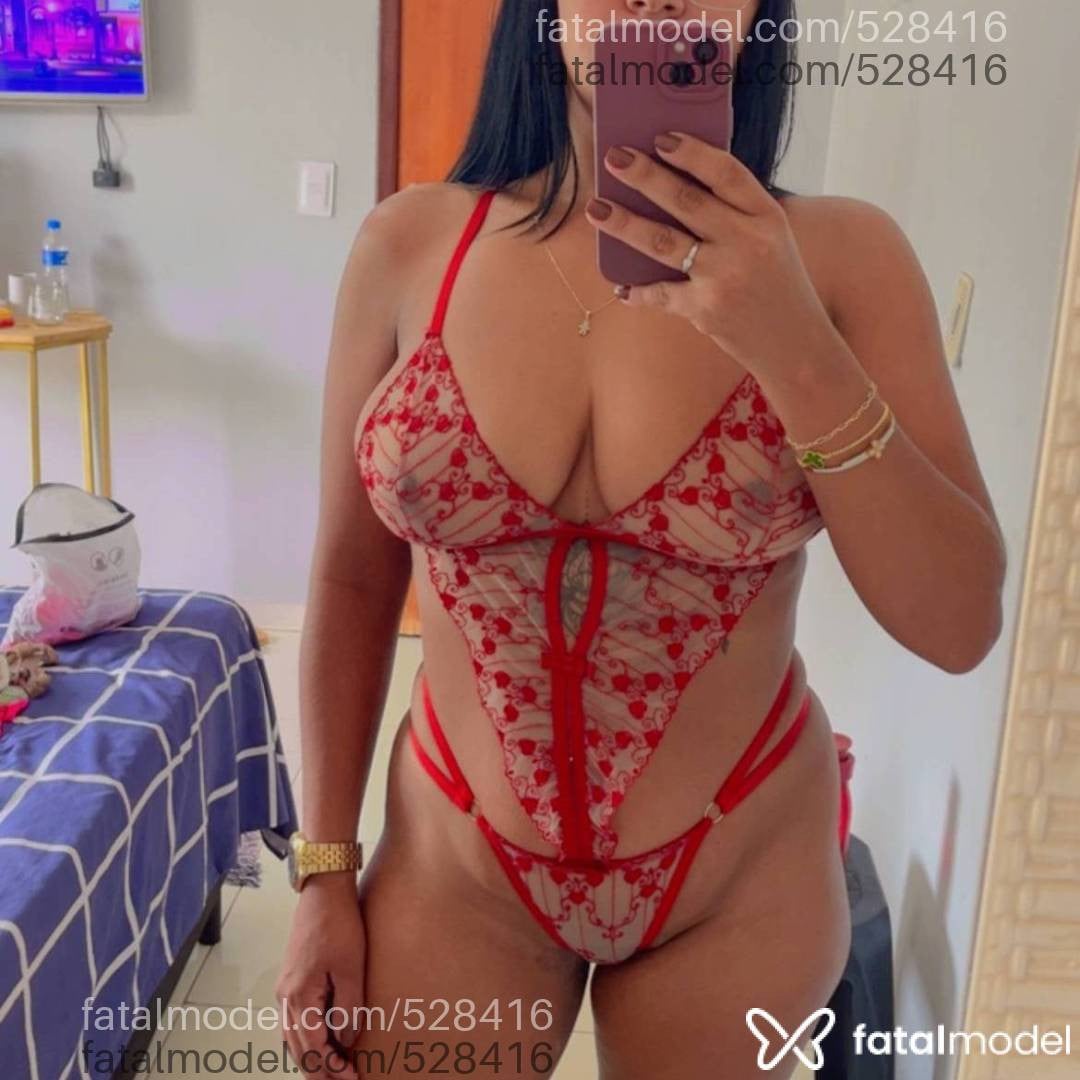 Acompanhante mulher com cabelo castanho de olhos pretos - Luiza