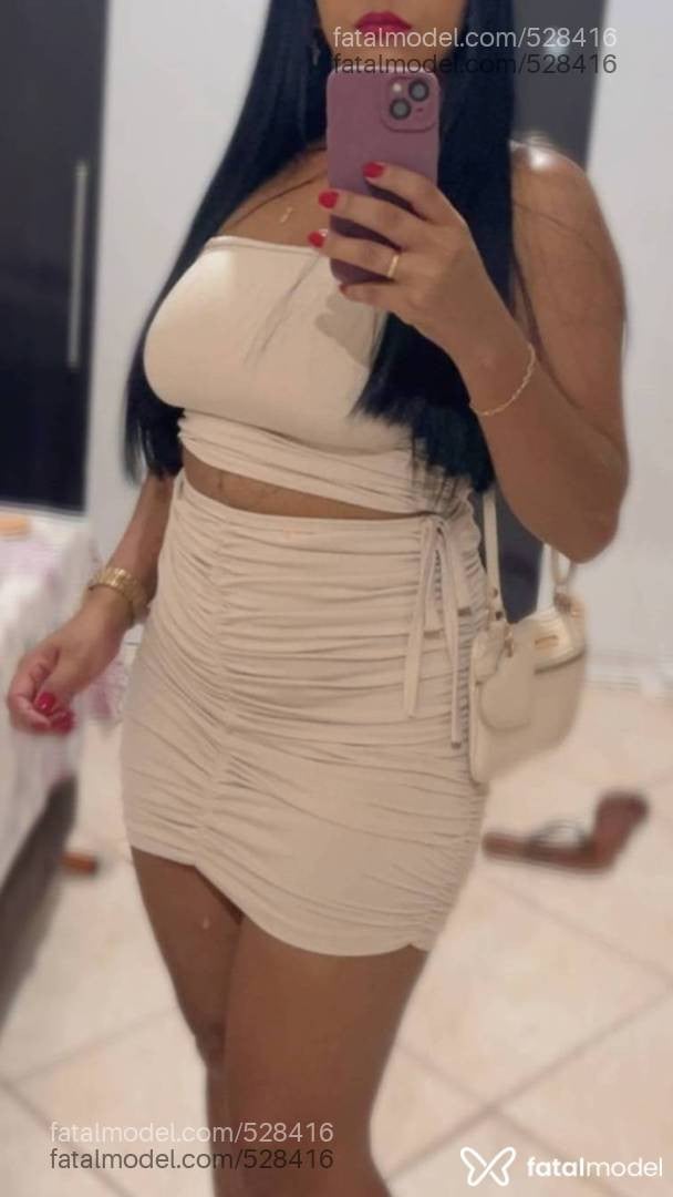 Acompanhante mulher com cabelo castanho de olhos pretos - Luiza