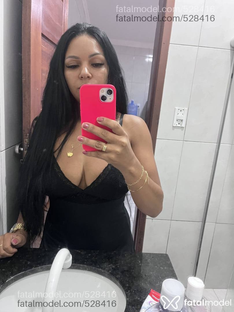 Acompanhante mulher com cabelo castanho de olhos pretos - Luiza