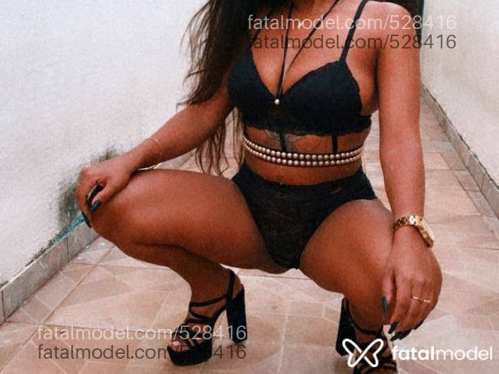 Acompanhante mulher com cabelo castanho de olhos pretos - Luiza