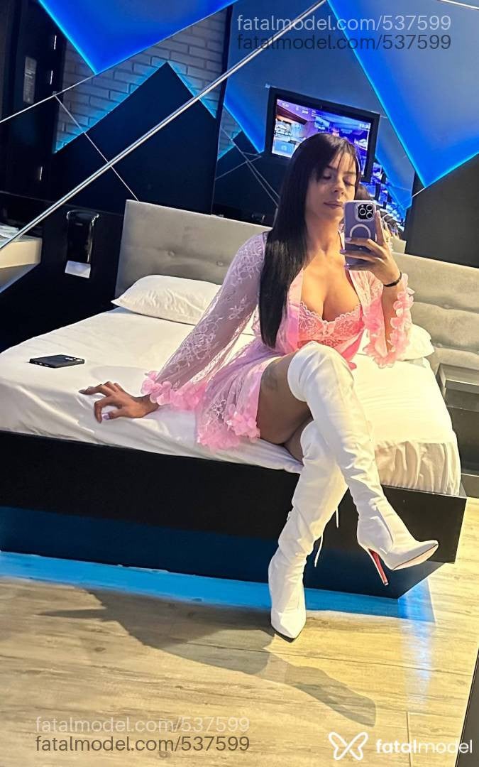 Acompanhante mulher trans morena (o) de olhos castanhos - Jenny