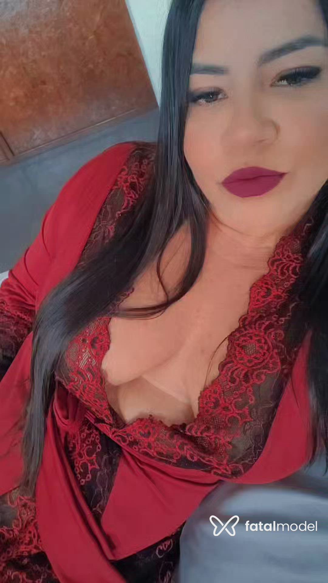 Acompanhante mulher com cabelo castanho de olhos castanhos - Laura Gama