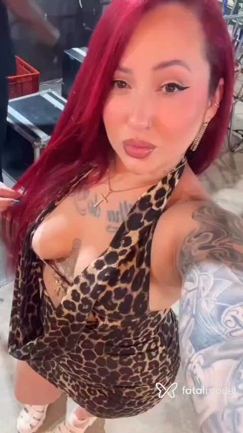 Acompanhante mulher ruiva (o) de olhos mel - Monik Oliver