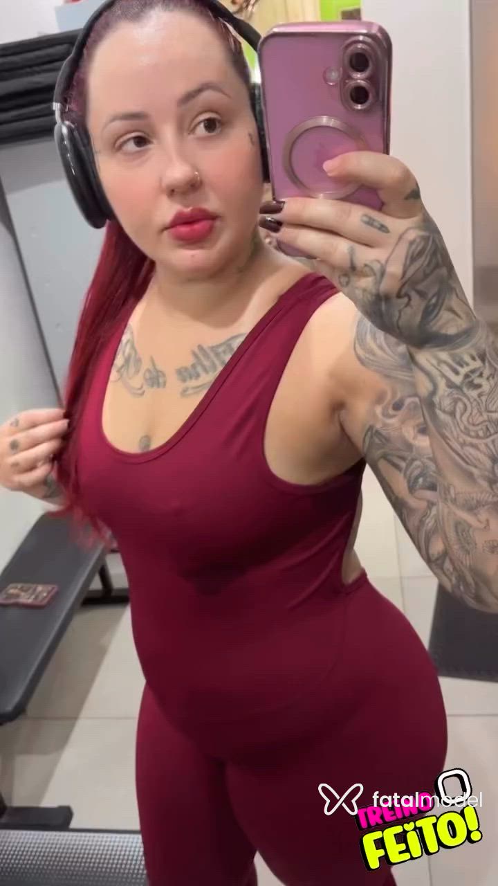 Acompanhante mulher ruiva (o) de olhos mel - Monik Oliver