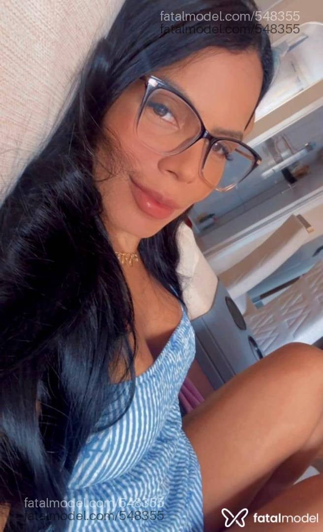 Acompanhante mulher morena (o) de olhos pretos - Julia Feraz