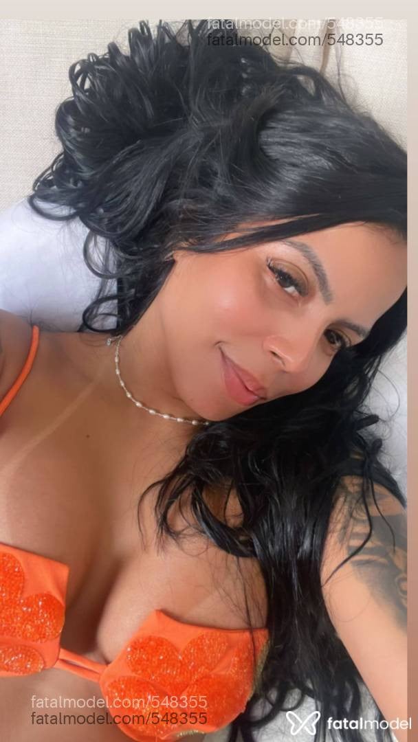 Acompanhante mulher morena (o) de olhos pretos - Julia Feraz
