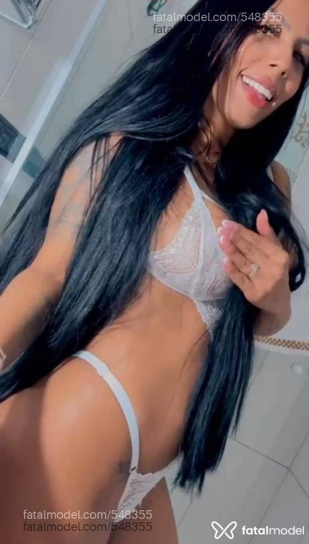 Acompanhante mulher morena (o) de olhos pretos - Julia Feraz