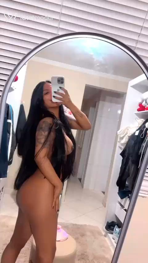 Acompanhante mulher morena (o) de olhos pretos - Julia Feraz